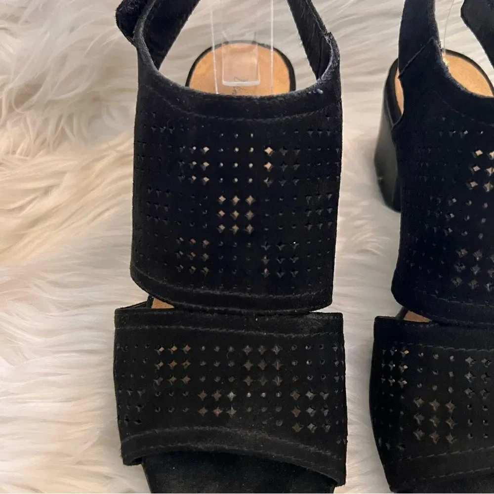 Vintage 7 Eight Lara Sandals Black Size 6.5 Faux Suede Cut Outs Heel